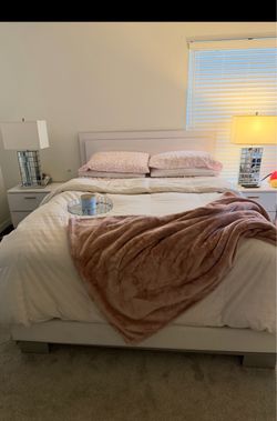 White lacquer bedroom set must MUST GO