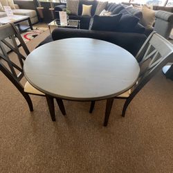 3 Pc Dining Table 🎈🎈🎈