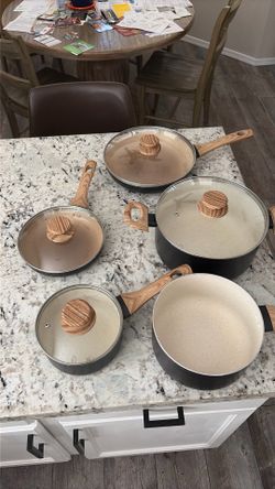 Michelangelo Tradition 1931 Pots & Pans