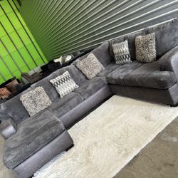Nice Sectional Sofa Couch (DELIVERY AVAILABLE)