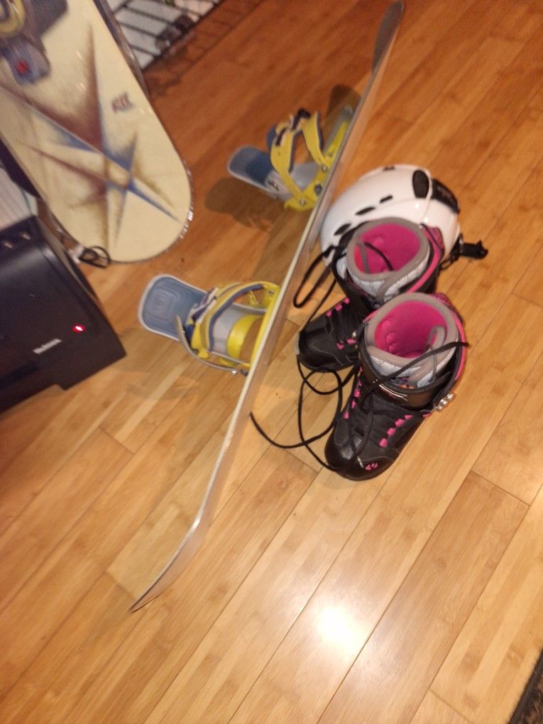 125cm Elan Snowboard Boots Size 6 Helmet