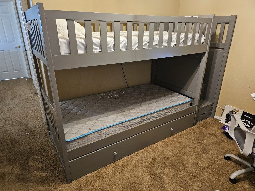 Bunkbed With 2 Twin Mattress And Storage Compartment