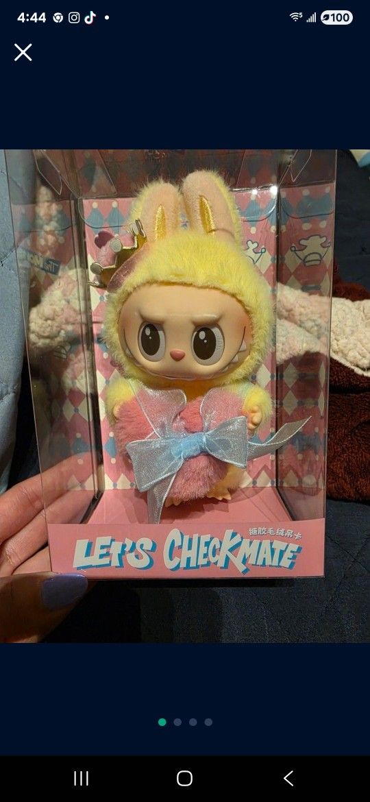 New The Queen POP MART The Monsters Let's Checkmate Series-Vinyl Plush Hanging Card Labubu The Monsters