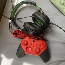  Xbox Elite Series 2 controller And Turtle Beaches Headphones