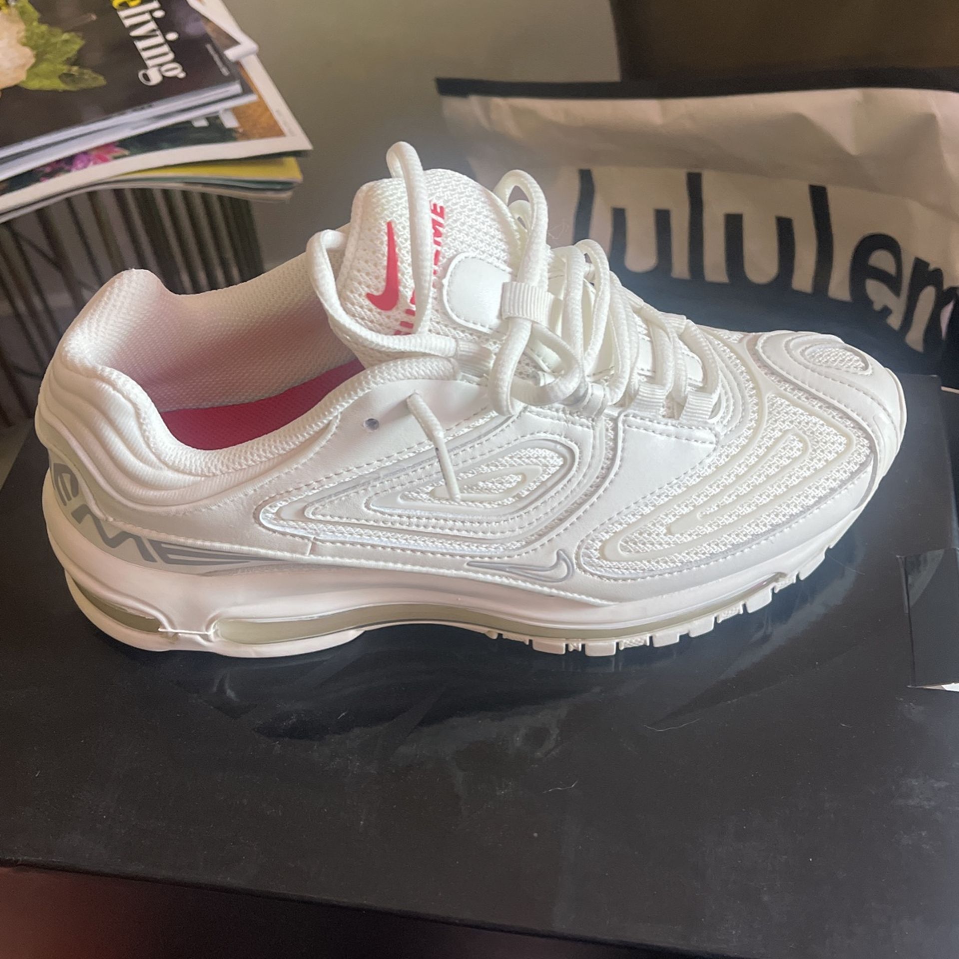 Supreme X Nike Air Max 98 TL for Sale in Los Banos, CA - OfferUp