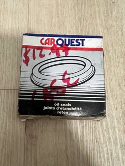 Carquest 228015 Oil Seal New Old Stock NOS Federal Mogul Shaft Seal