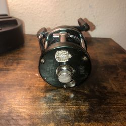 Vintage Fishing Reel 