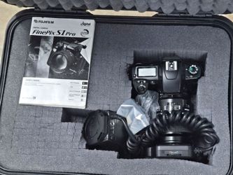 Fujifilm FinePix S1 Pro with accessories and hard case