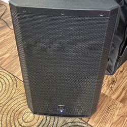 (1) EV ZLX-15p Powered Speaker