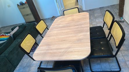 Kitchen table