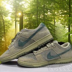 Nike Dunk Low
Olive Aura 10.5M/12W