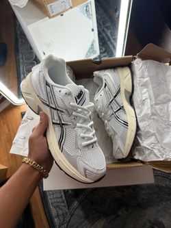 Size 10 ASIC GEL NYC White and tan