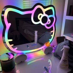 👨👩👧👦 Hello Kitty Mirror With Bluetooth
