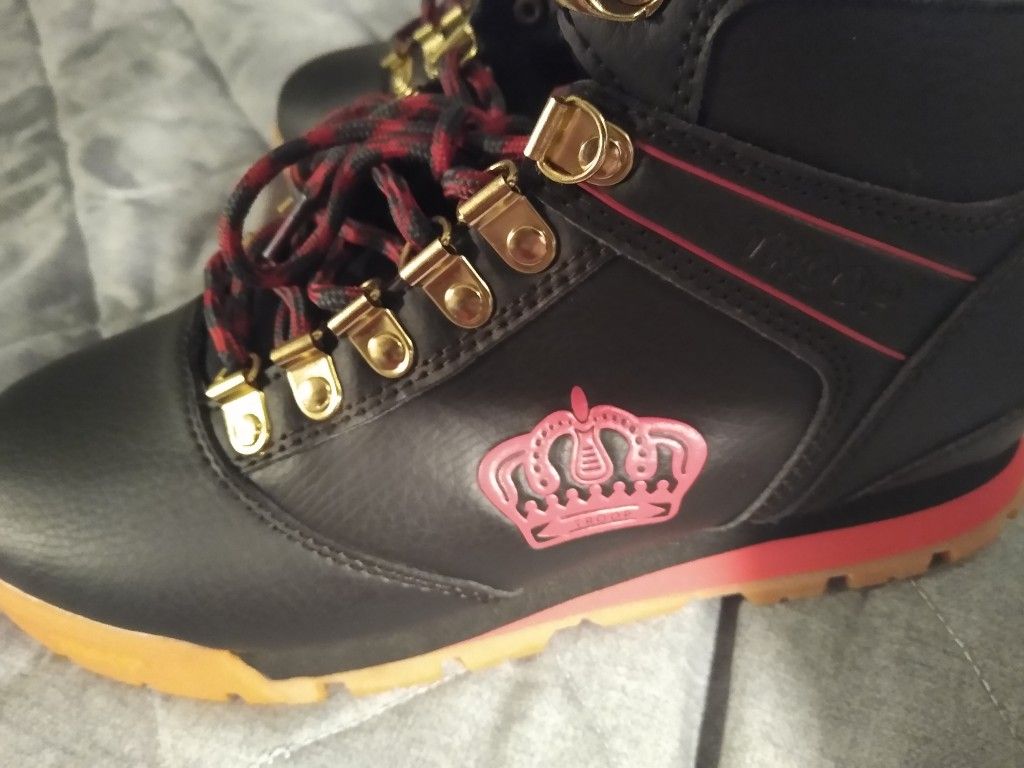Troop Boots 7.5 USA