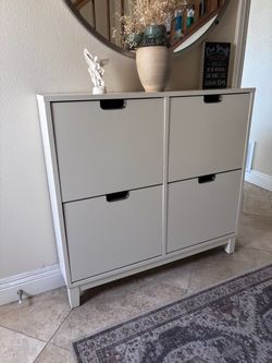 Shoe cabinet