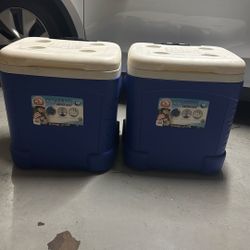Ice Cube Wheeled Cooler 60quart/57liter