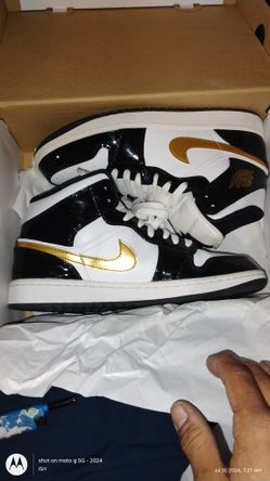 Nike Air Jordan 1 Mid Top Black/Metallic Gold And White