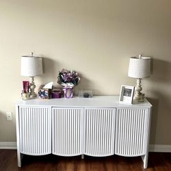 White Modern Storage Cabinet / Sideboard – Excellent Condition