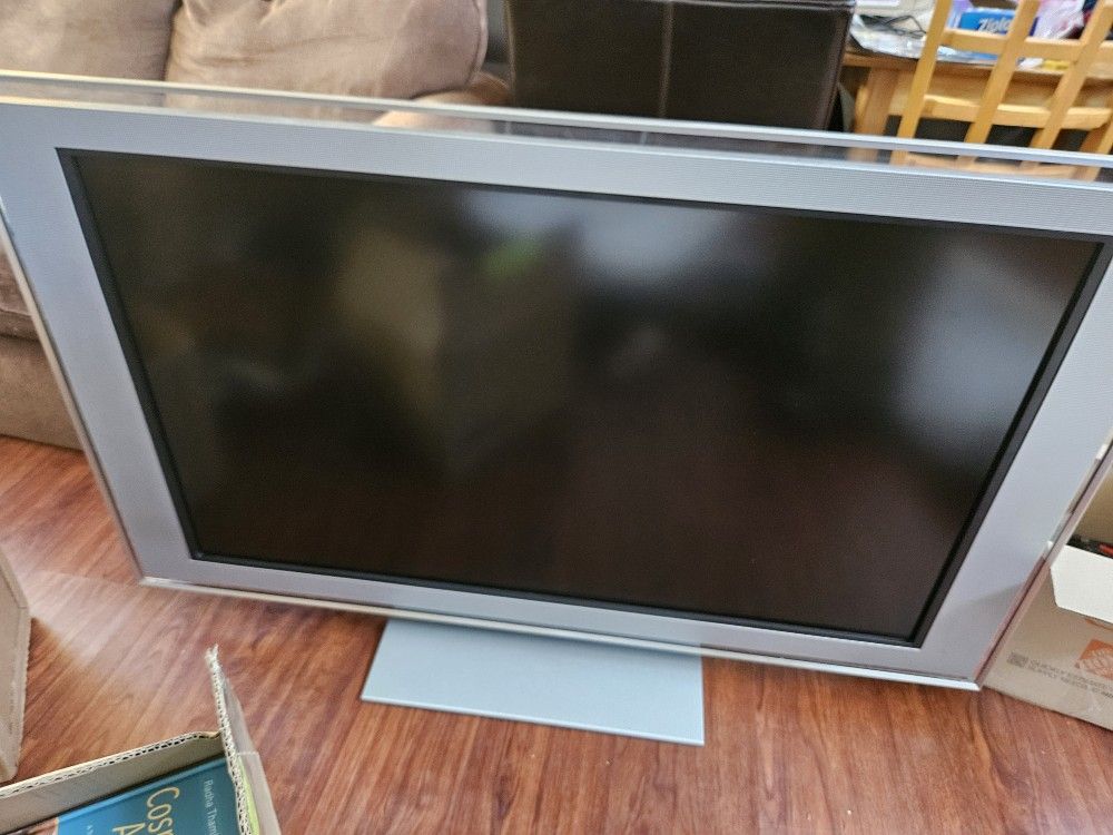Sony Bravia XBR-Series KDL-46XBR2 46-Inch 1080p LCD HDTV