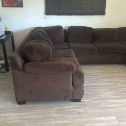 Large Brown Sectional Couch – Comfortable & Spacious