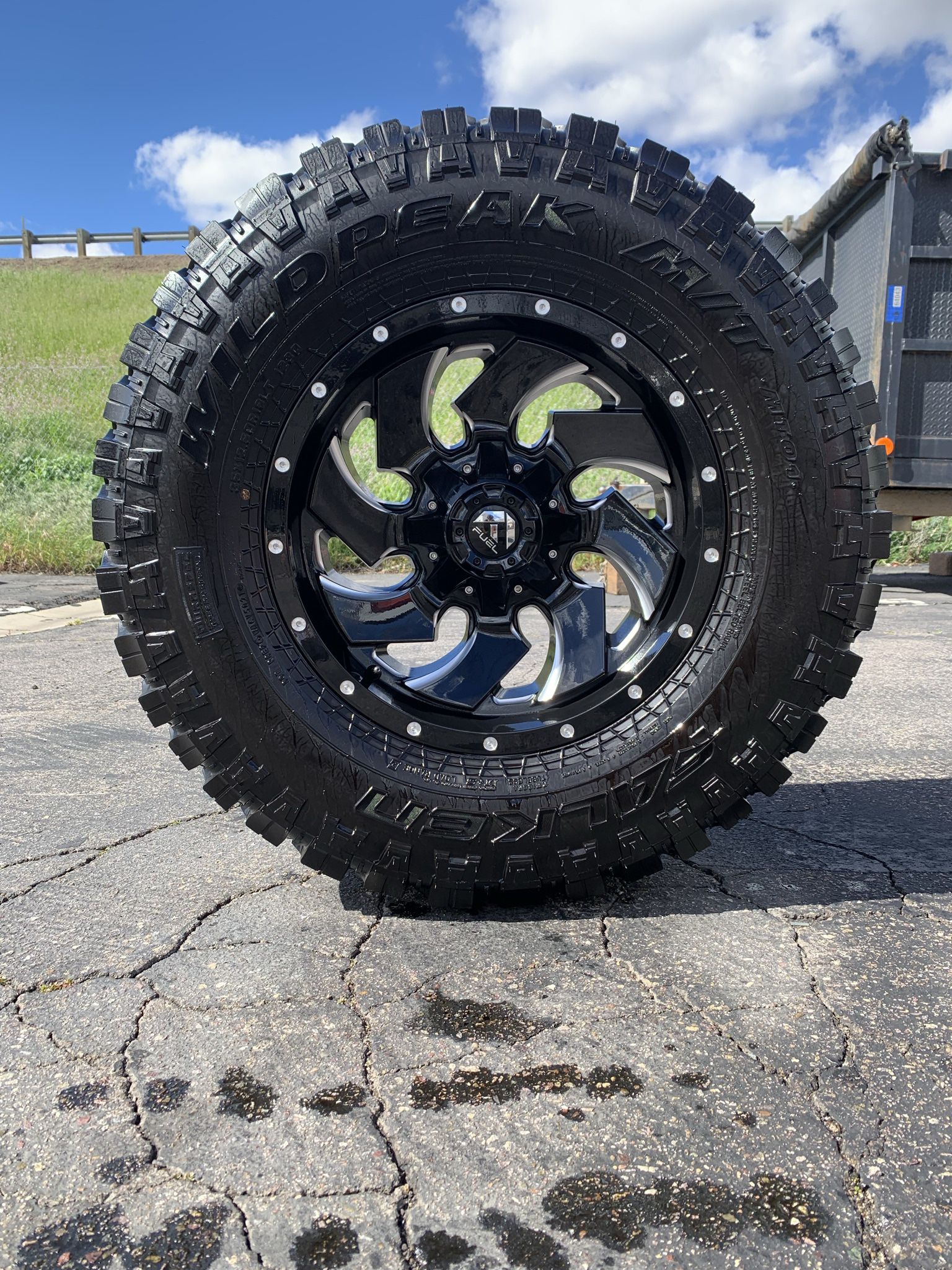18” Like New Jeep Wrangler Gladiator Tacoma Ranger Fuel Cleaver Wheels and 35” Flaken Mud-Terrain Tires 