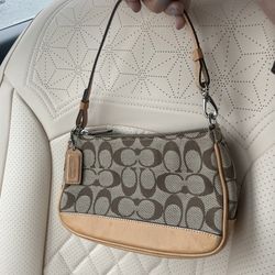 Coach Signature Hampton Shoulder Bag
