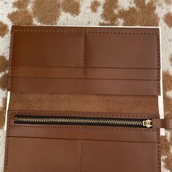 Gorgeous Leather Wallet nEW. Perfect Christmas Gifts.  $20 Each 