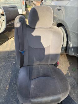 2005 GMC sierra passenger side seat $75