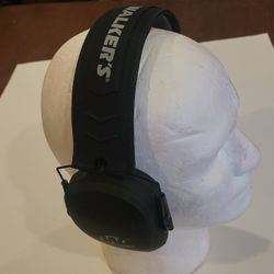 Walker’s Razor Electronic Hearing Protection Earmuffs. Pre-owned, in 
good working and cosmetic shape. Please see photos for details.
Weight 8oz plus 