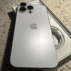 iPhone 14 Pro - 128 GB Silver + Free 3rd Gen Airpods