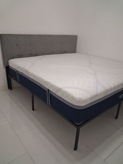 King size bed frame and matress  I CAN DELIVERY FOR EXTRA FEE