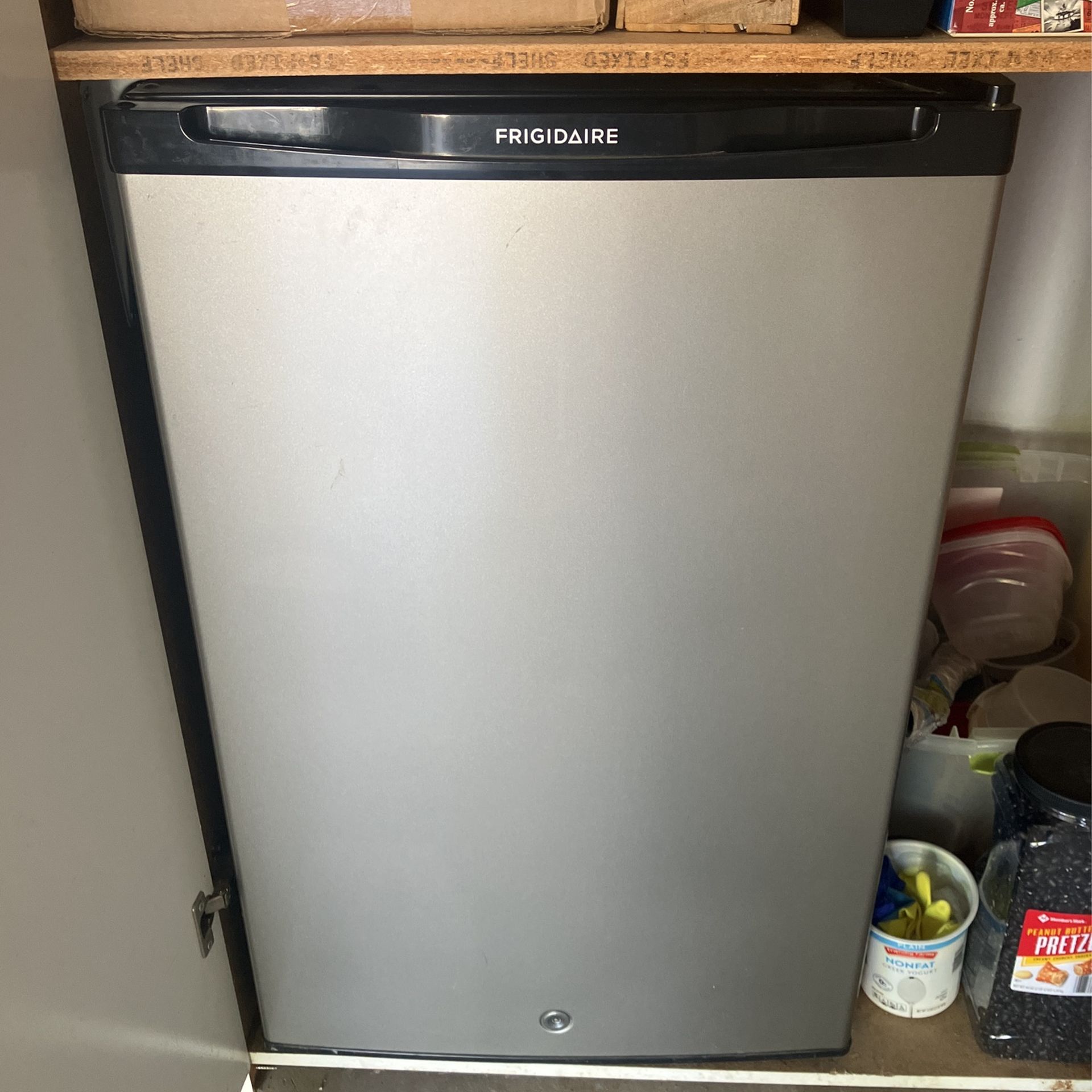 Frigidaire Compact Refrigerator/Freezer 4.4 Cu