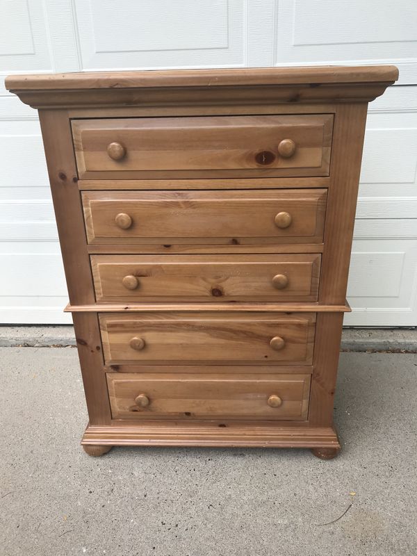 Broyhill Fontana 5 Drawer Chest for Sale in Aurora, CO OfferUp