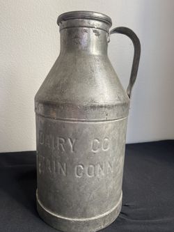⭐️ESTATE SALE⭐️ANTIQUE Crown Dairy Co. Milk Can — New Britain, Connecticut