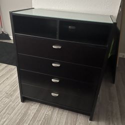 Dresser, Mirror, 2 Nightstands And Media Chest