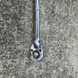 WRENCH.   LLAVE 