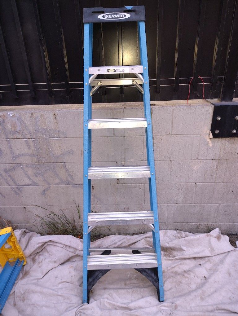 Werner 6" Ft Fiberglass Latter