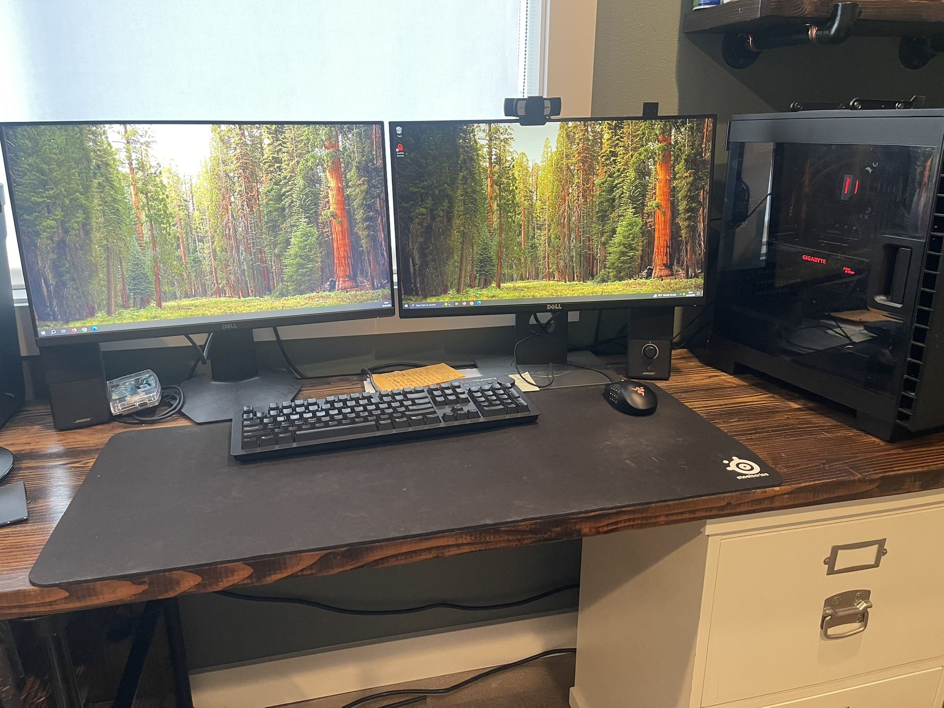 1080 Gaming Computer Dual Monitor Set Up