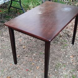 Tables Without Chairs / MESAS SIN SILLAS