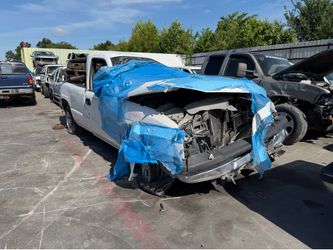 2006 CHEVY SILVERADO IN FOR PARTS