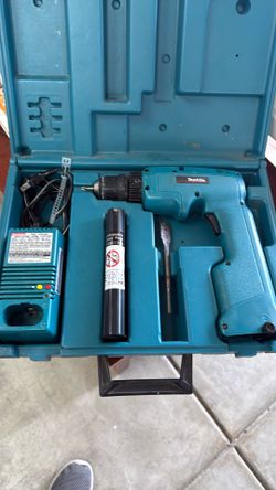 Vintage Makita 12V Cordless Drill Kit w/ Charger & Case – $20