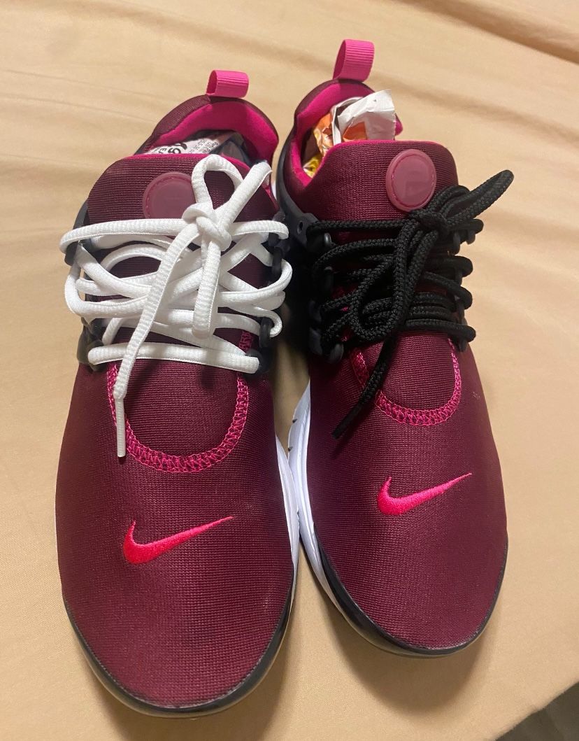 Nike Size 7Y New