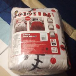 TWIN BEDING SET FOR SALE. HELLO KITTY  BRAND NEW