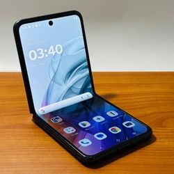 Motorola Razr 2024 256GB T-Mobile//MetroPcs//Mint Mobile Like New