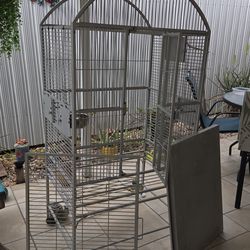 Jaula Gris De Hierro Fuerte Para Aves En Buenas Condiciones
