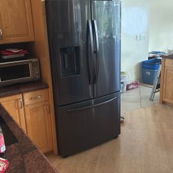 Samsung French Door, Refrigerator, Works Perfectly