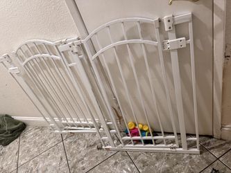 Summer Infant White Metal Baby Gate