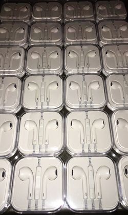 Apple EarPods 3 for $25
