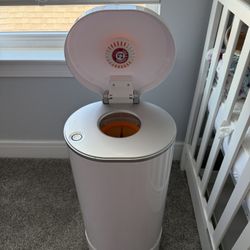Munchkin diaper Pail