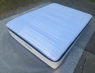 Queen Helix Midnight Mattress *delivery*
